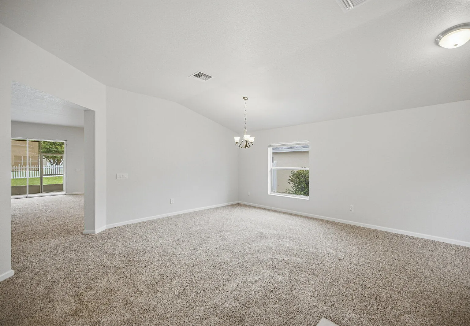 3 bed, 2.0 bath, 2185 sqft, $2,400 — Photo 3