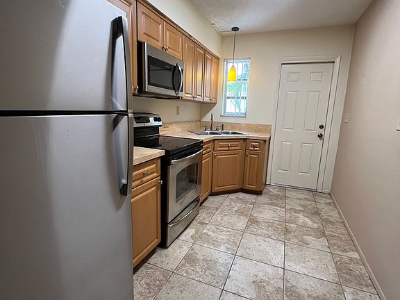 2nd image of 2738 NE 30th Pl