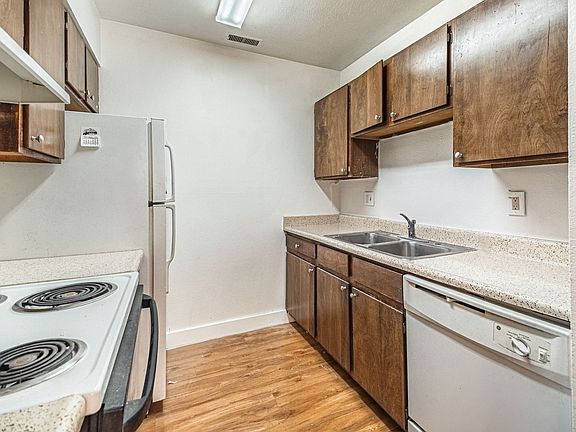 3rd image of 1765 Zebulon Dr #D