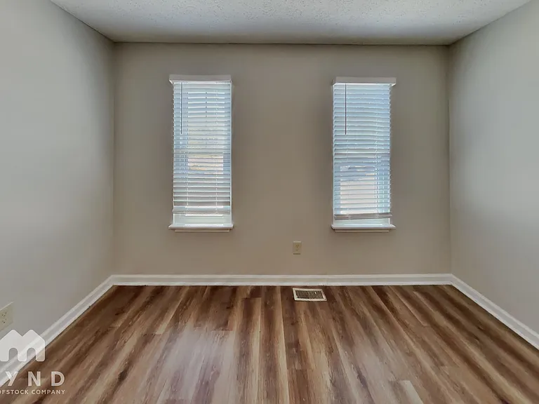 8224 Wynewood Ct — Photo 13