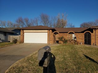 2152 S White Oak Dr, Wichita, KS 67207