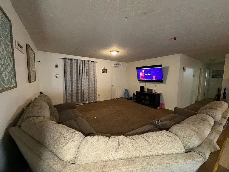 102 Kenwood Dr — Photo 2