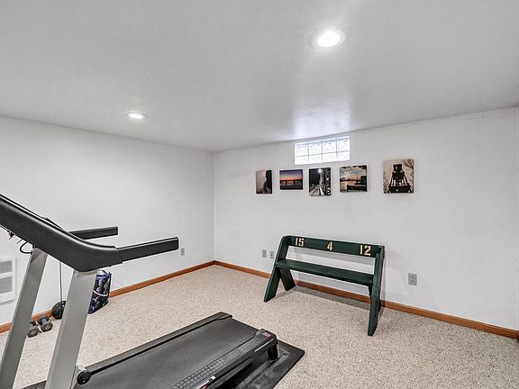 4th image of 1199 Morris Ave