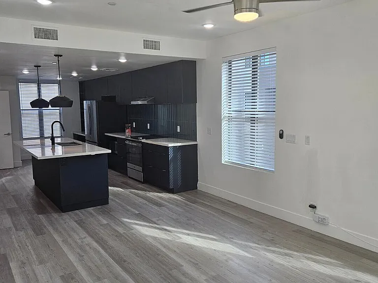 309 S Roosevelt St — Photo 2