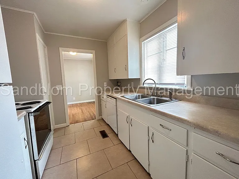 1439 S Louisville Ave — Photo 8