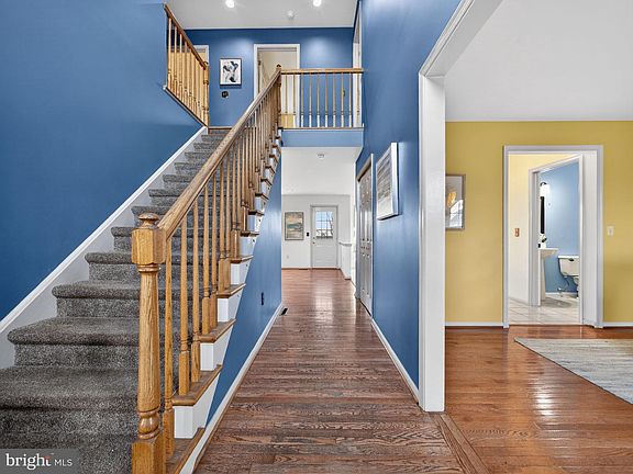 5th image of 1107 Stratford Cir