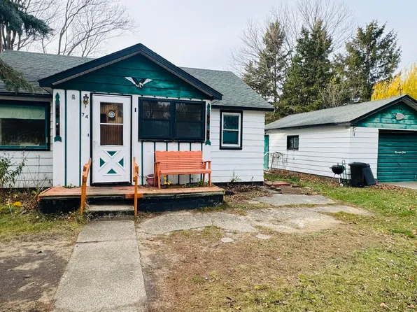 74 4th St, Eastlake, MI 49626
