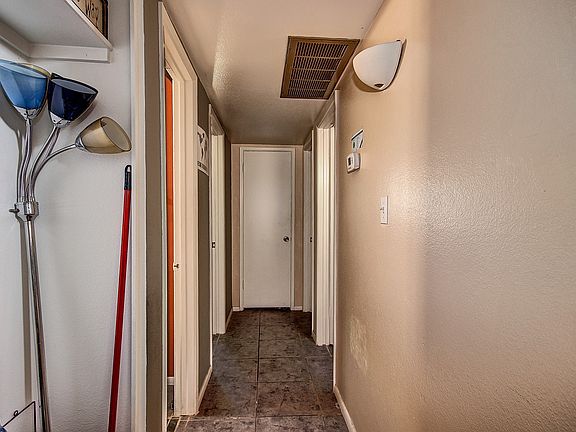 5th image of 624 N Santa Barbara APT 6