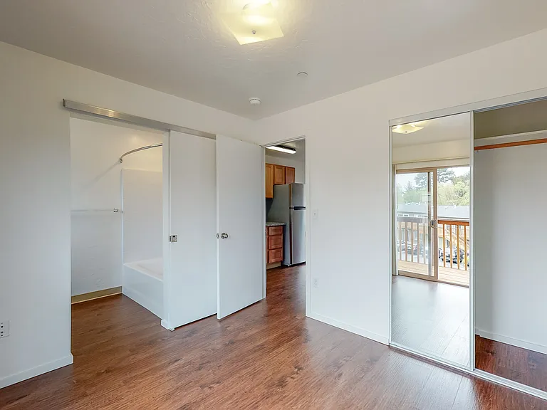 Sunset Terrace Apartments — Photo 9
