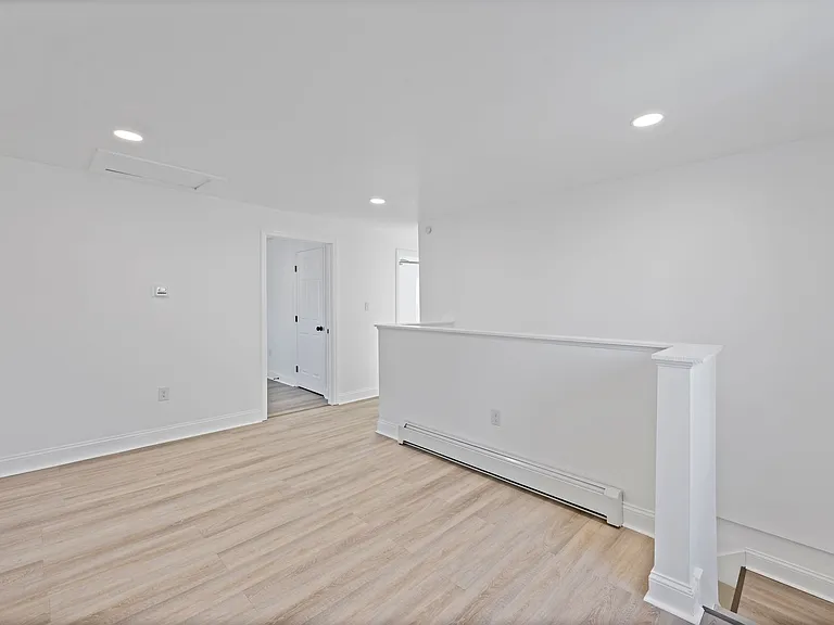 364 S 3rd St — Photo 16