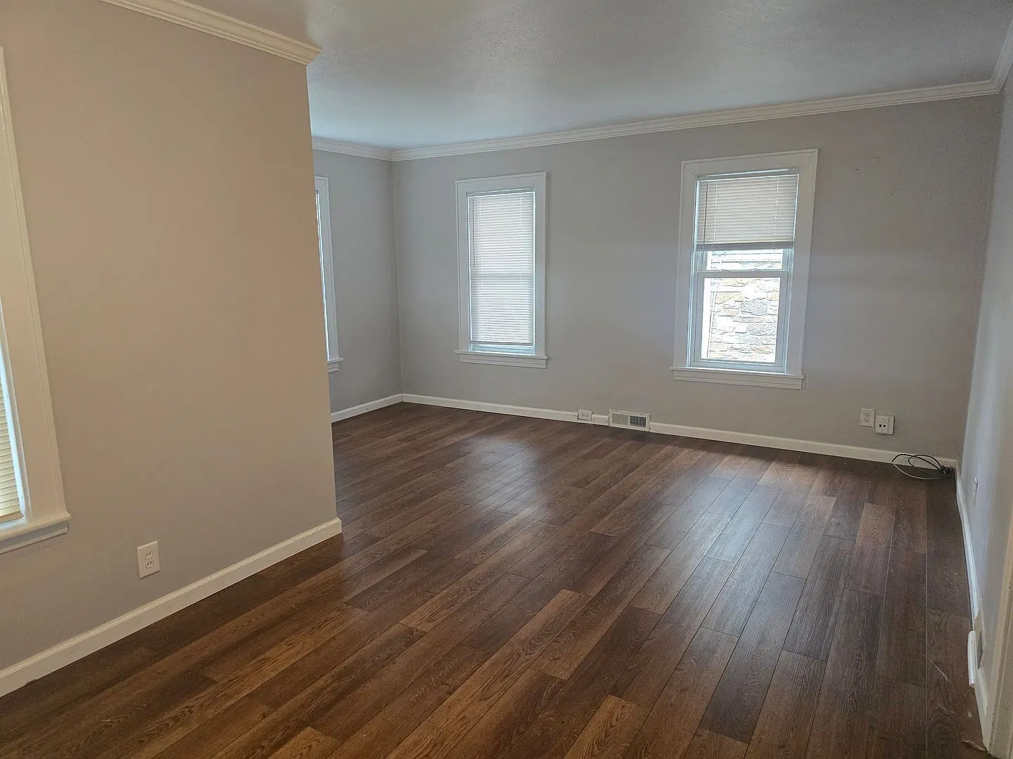 6 bed, 2.0 bath, 2031 sqft, $2,400 — Photo 3