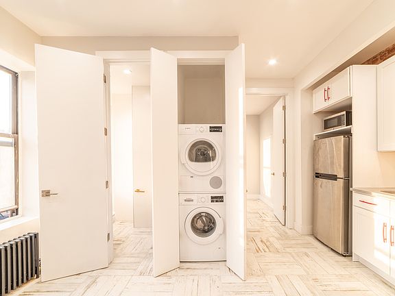 3rd image of 77 Varet St APT 23