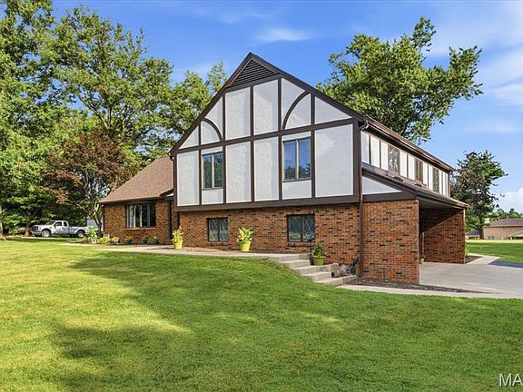 4th image of 10 Brighton Dr