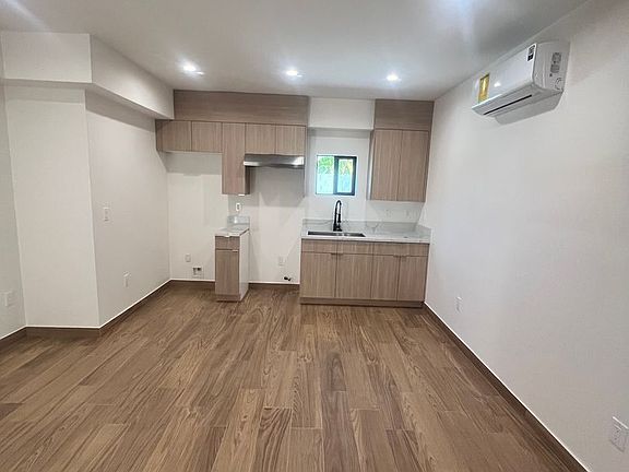 2nd image of 6903 Fulton Ave #7
