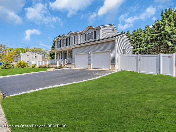 3rd image of 121 Jefferson Drive