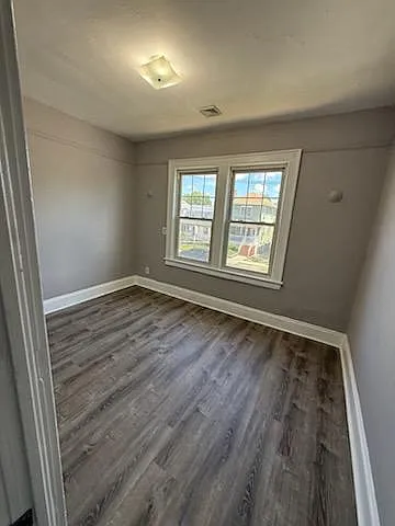 565 E Elm St #4 — Photo 5