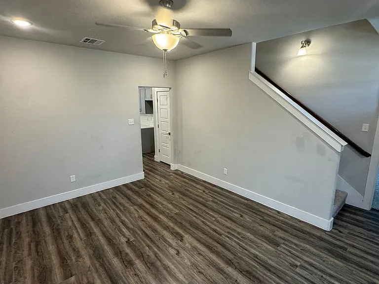 660 The Cottages — Photo 4