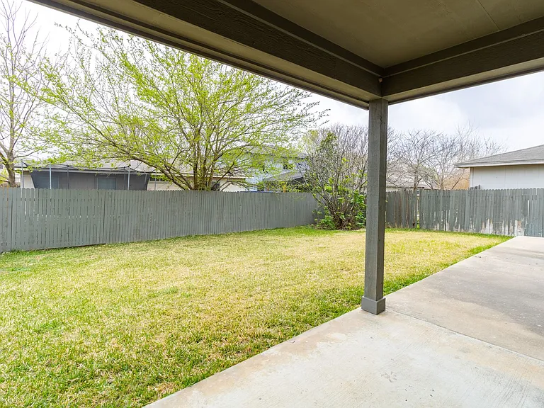 17501 Wiseman Dr — Photo 27