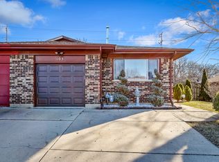 103 Virginia Ct, Streamwood, IL 60107