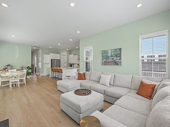 3rd image of 220 Orwel St