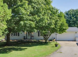 9645 Ridgewood Ct, Bloomington, IL 61705