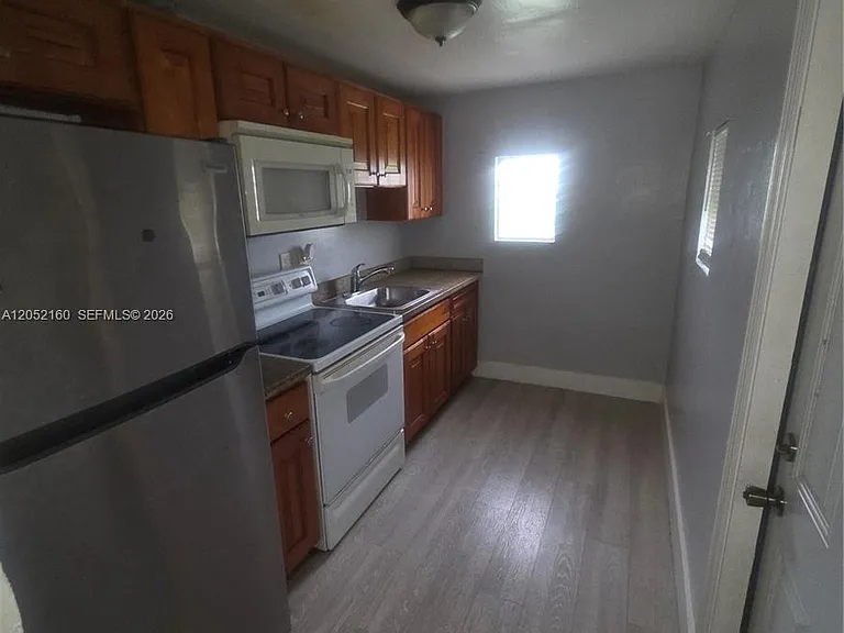 4017 SW 24th St #4 — Photo 5