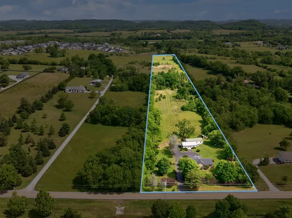 2740 Critz Ln, Thompsons Station, TN 37179