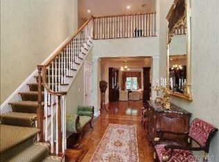 25 Claridge Cir, Manhasset, NY 11030