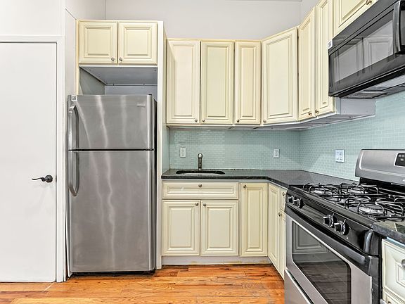 5th image of 1347 Greene Ave APT 1