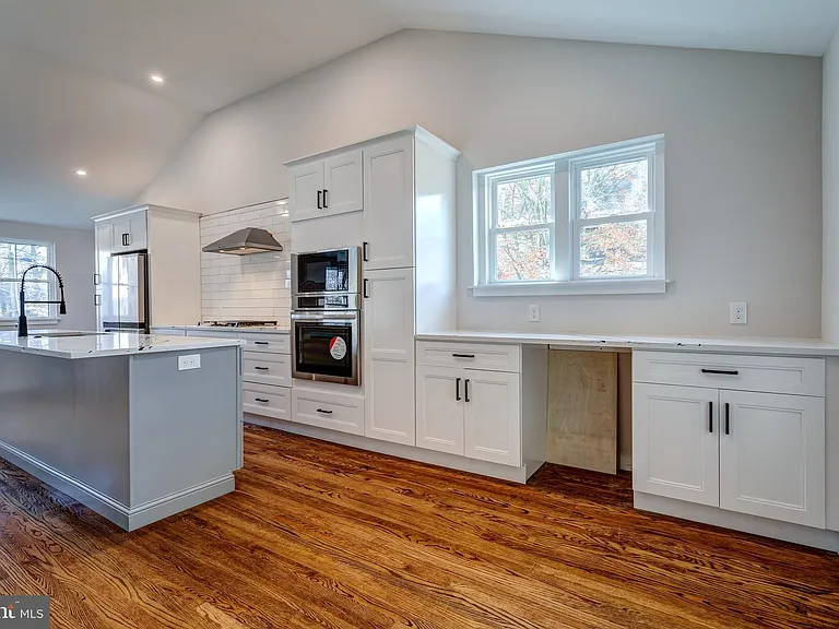 308 Lenox Rd — Photo 9