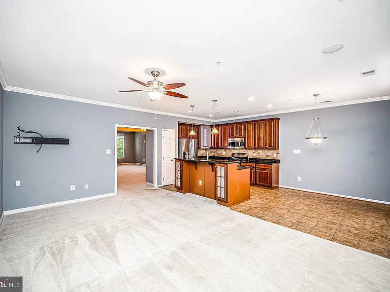 2515 Eastbourne Dr — Photo 13