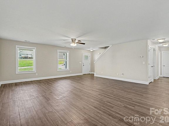3rd image of 1548 Mayfair Dr