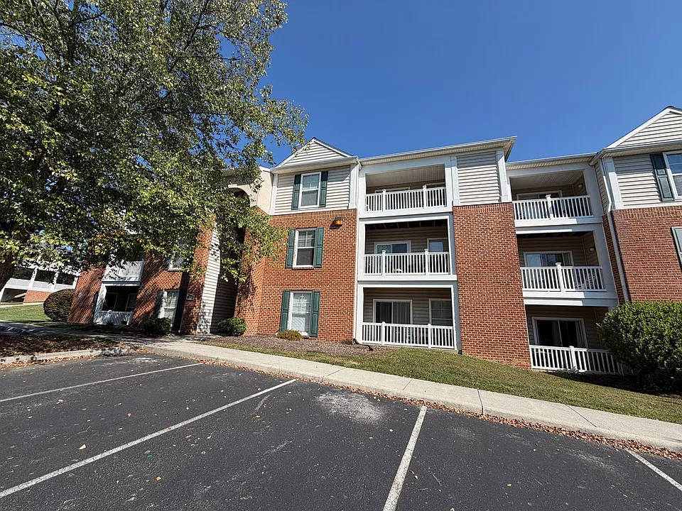 215 S Knollwood Dr #4305