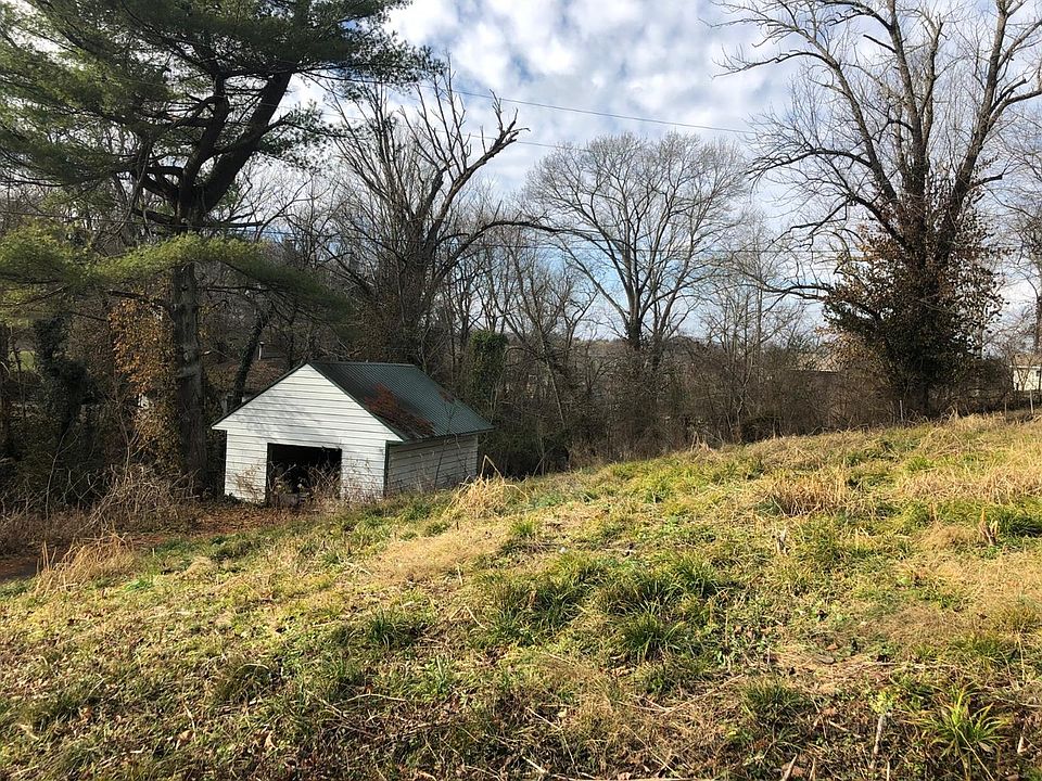 2nd image of 33 Chenault Bridge Ln