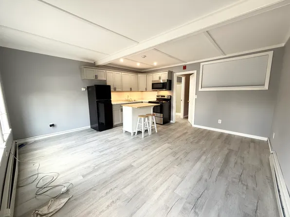 320 S Country Rd #4, Brookhaven, NY 11719