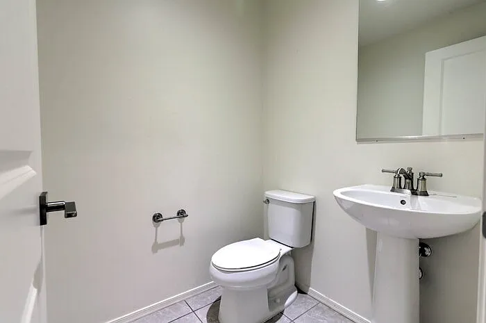 5 bed, 3.5 bath, 2920 sqft, $2,575 — Photo 3