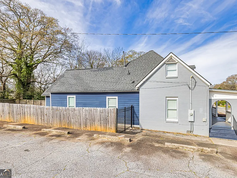 1678 Dorsey Ave — Photo 3