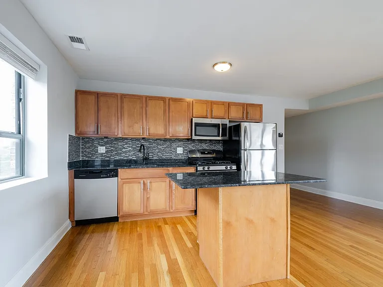7616 N Marshfield Ave — Photo 79