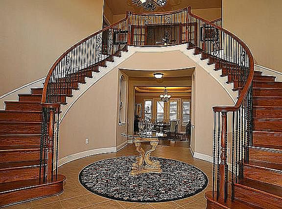 2nd image of 1001 Twin Oaks Dr