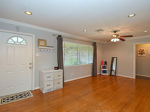 3rd image of 2207 Cheshire Ln