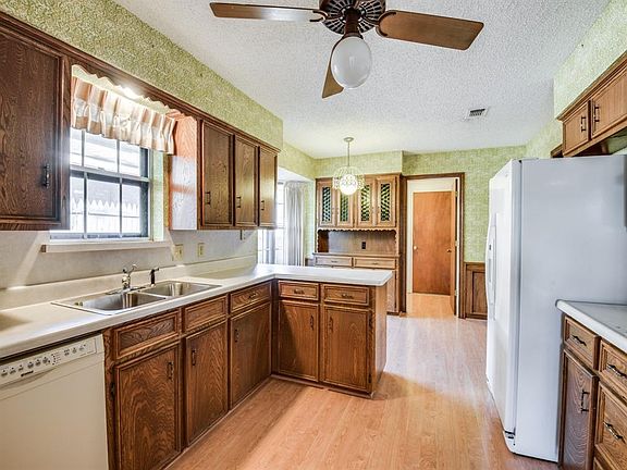 5th image of 501 McCoy Dr
