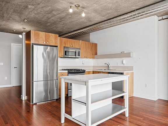 5th image of 1926 W Burnside St #1203