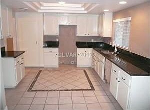 4th image of 212 Broxton Ln