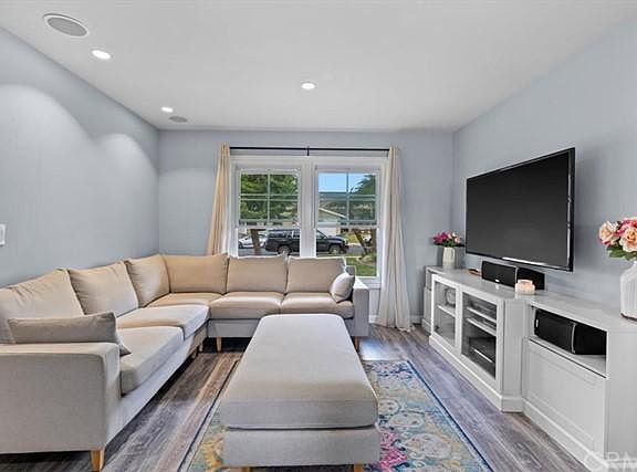 5th image of 2106 Barrywood Ave