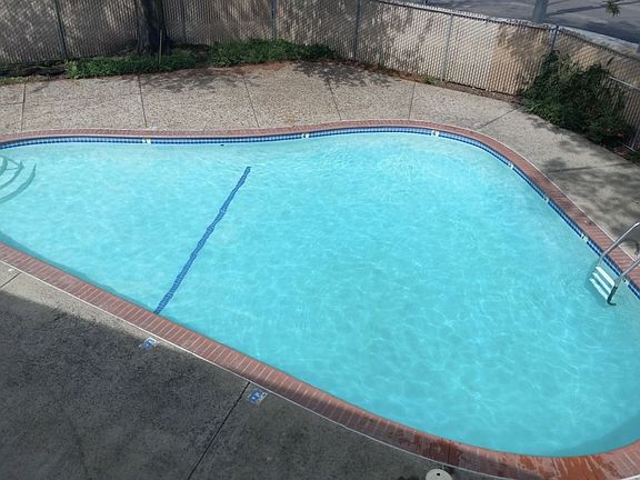 5th image of 2946 SE Harrison St #33