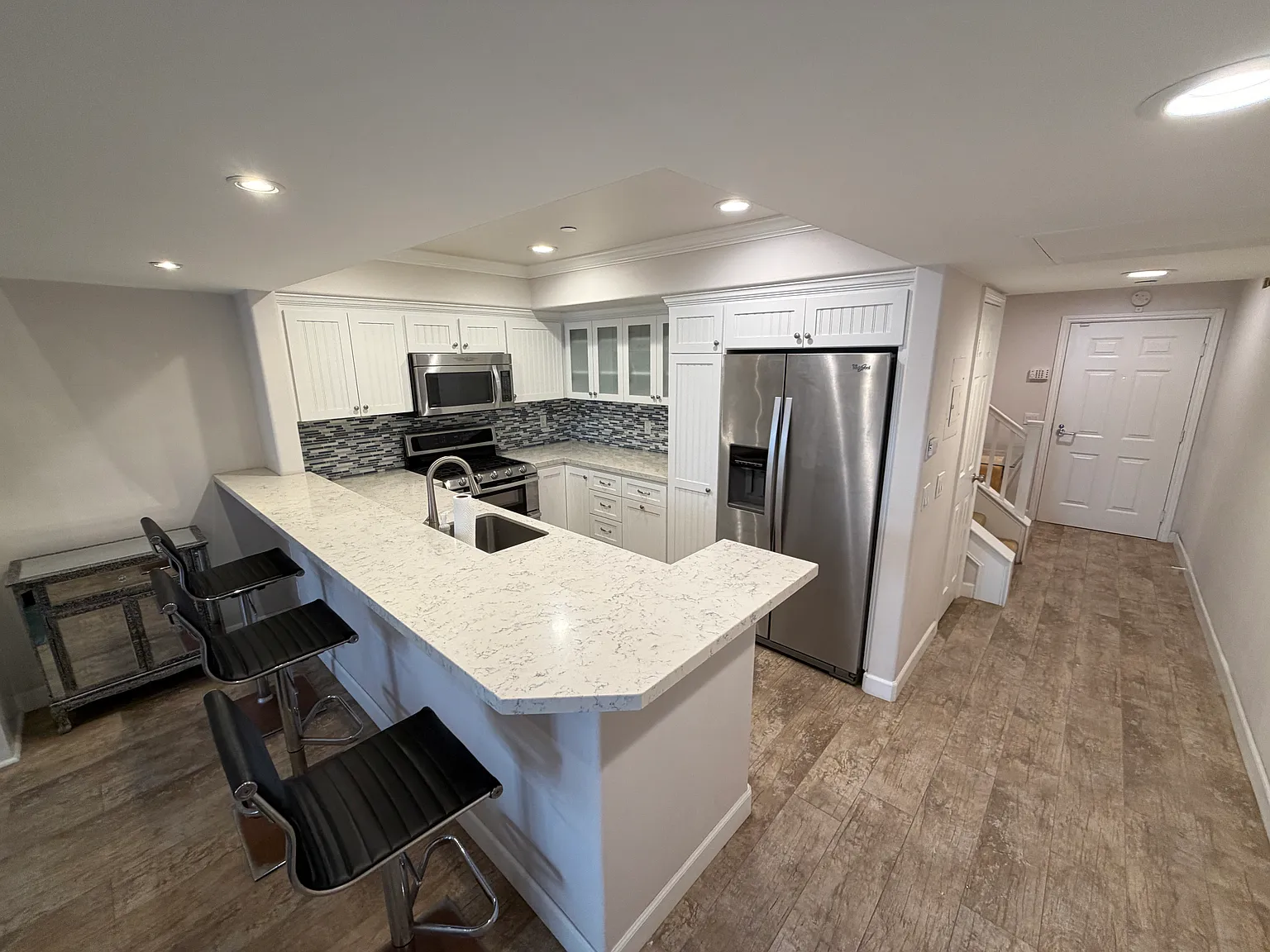 1 bed, 884 sqft, $4,000 — Photo 4