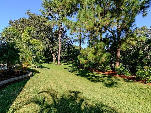 5th image of 2848 Thistle Ct N
