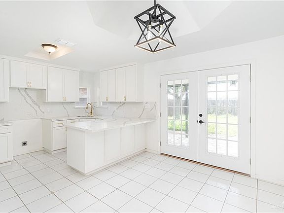 4th image of 3107 N Edison Rd