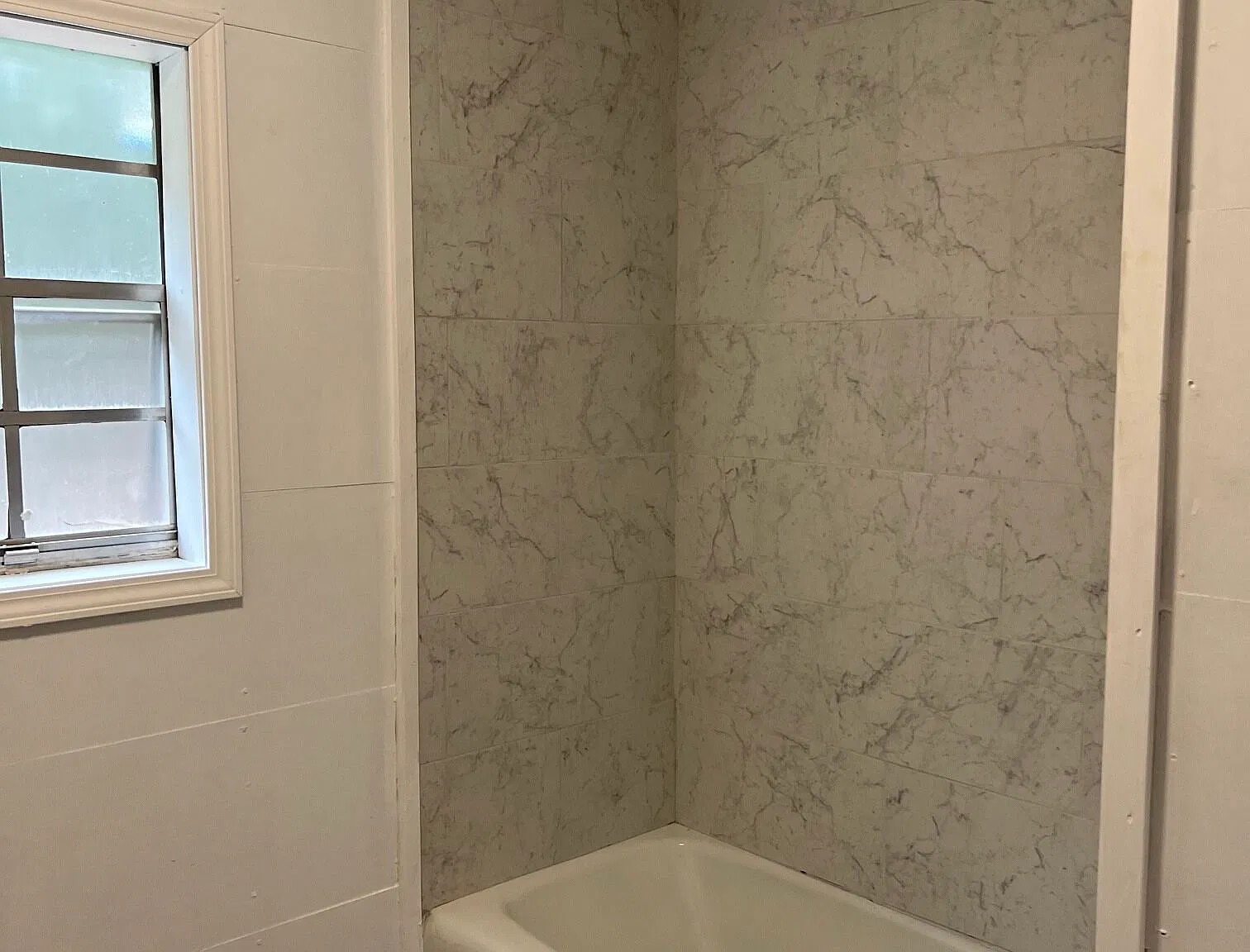 3 bed, 1.0 bath, 1196 sqft, $1,800 — Photo 2