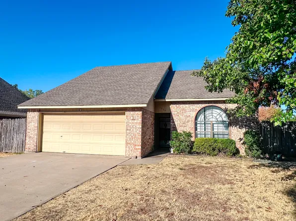 2320 NE 9th St, Lawton, OK 73507